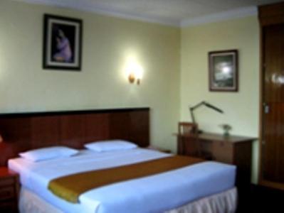 Tjokro Hotel